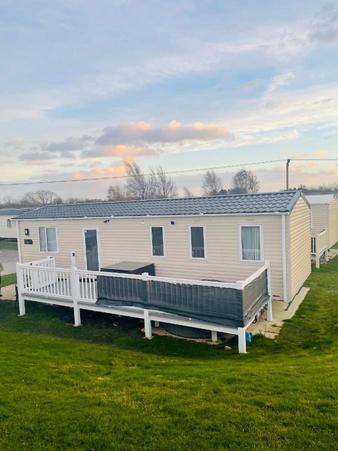The Sunflower Luxury Caravan At Tattersall Lakes Hotel Tattershall Exterior foto