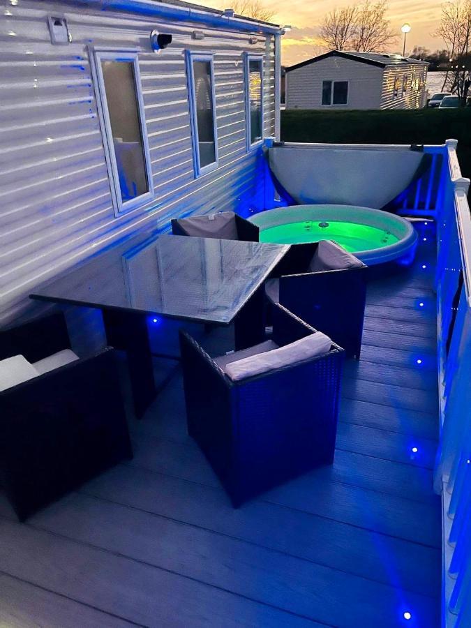 The Sunflower Luxury Caravan At Tattersall Lakes Hotel Tattershall Exterior foto