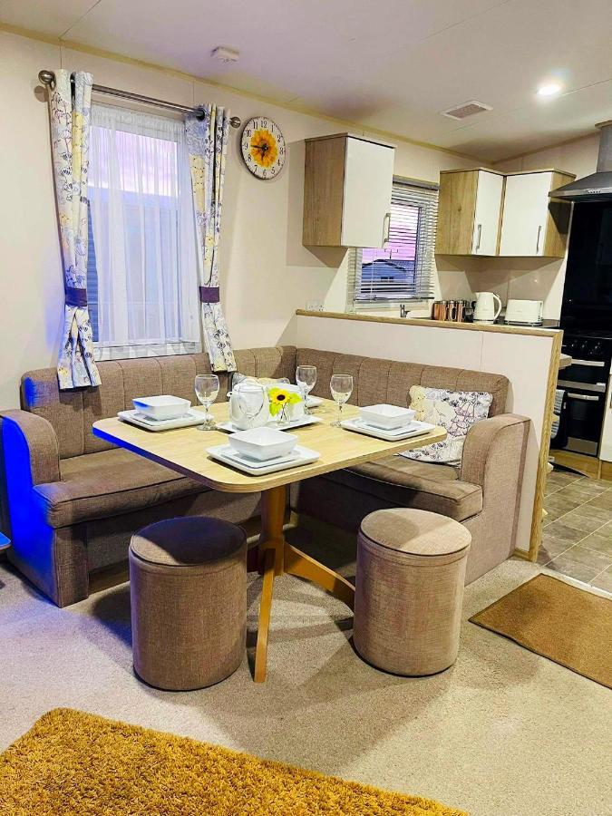The Sunflower Luxury Caravan At Tattersall Lakes Hotel Tattershall Exterior foto